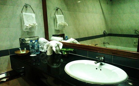 Bathroom di Acacia Batam