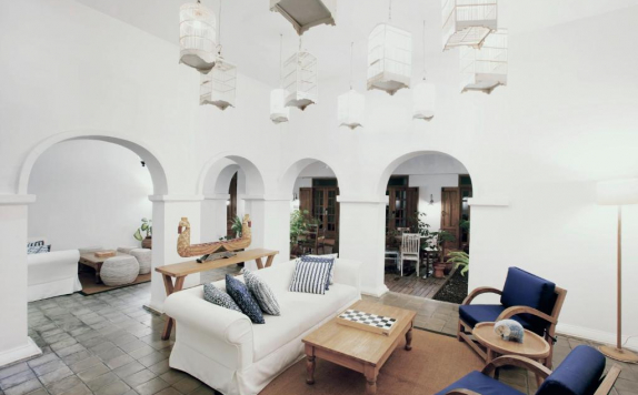 Fasilitas Hotel di Adhisthana