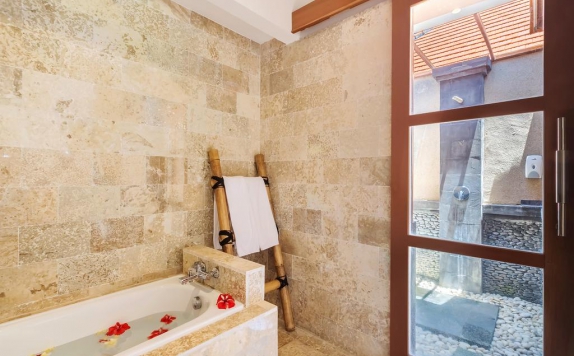 Bathroom di Adi Assri Beach Resort