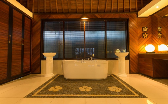 Bathroom di Aisis Luxury Villas