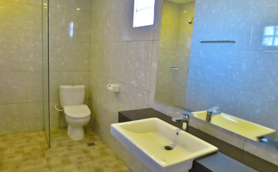 Bathroom di Akarsa Transit