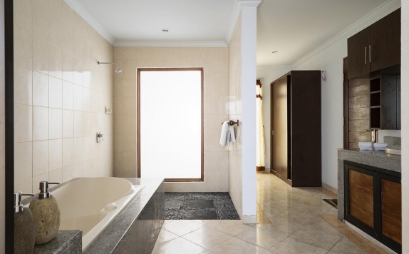 Bathroom di Alamanda Canggu Villa by GAMMA Hospitality
