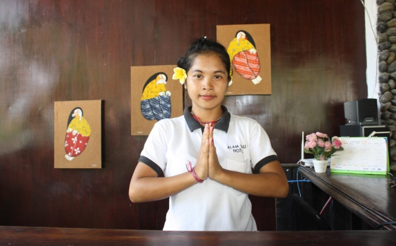 Receptionist di Alam Bali