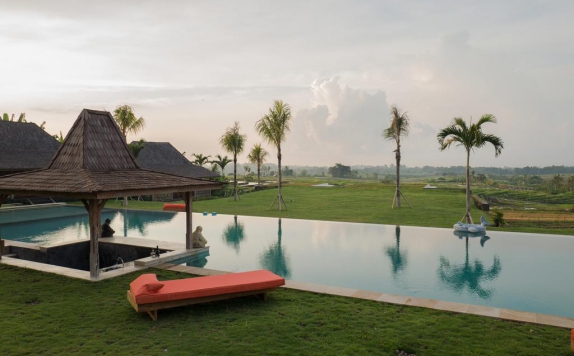 view swimming pool di Alami Luxury Villas and Resort