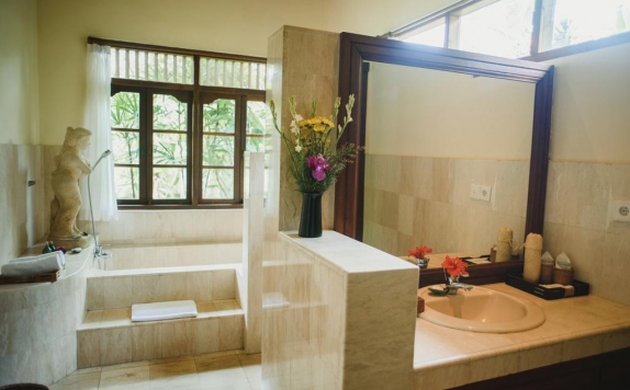 Bathroom di Alam Shanti hotel