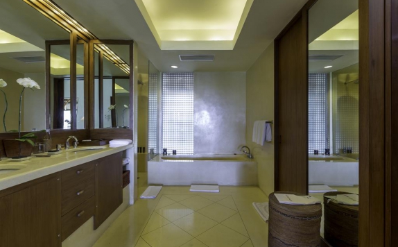 Tampilan Bathroom Hotel di Alila Manggis