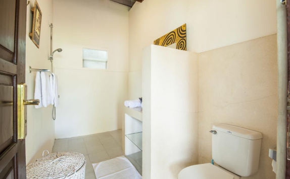 Tampilan Bathroom Hotel di Alizee Villas