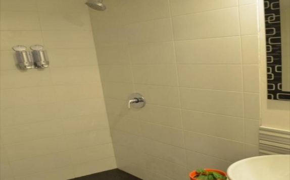 bathroom di A Loft Apartment
