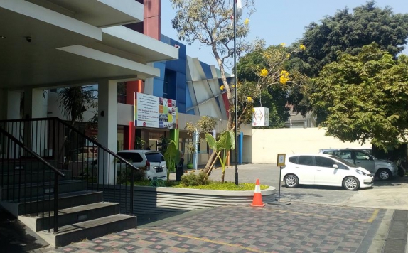 parkir di Amaris Hotel Diponegoro