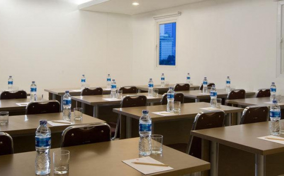 Meeting Room di Amaris Thamrin City