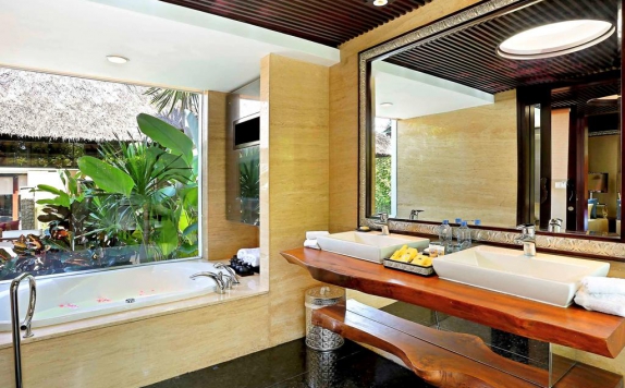Bathroom di Amarterra Villas Bali Nusa Dua