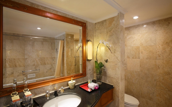 Bathroom di Ambhara Hotel