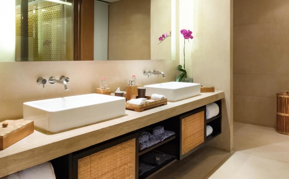 Bathroom di Anantara Seminyak Resort and Spa