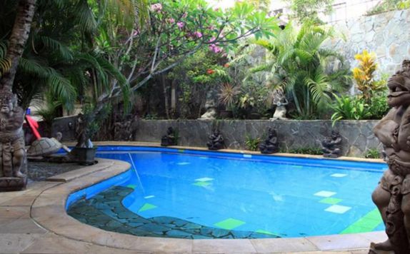 swimming pool di Andree Home Stay