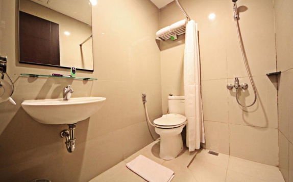 Bathroom di Anggrek Gandasari Hotel