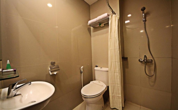 Bathroom di Anggrek Gandasari Hotel