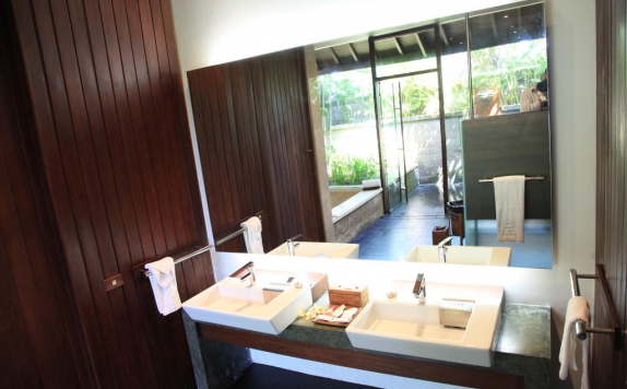 Bathroom di Angin Sepoi Villa