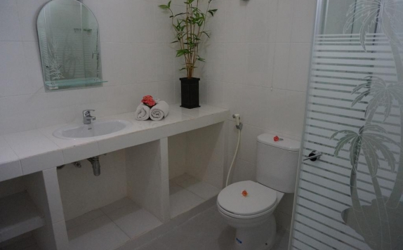 bathroom di Angsoka Hotel Lovina