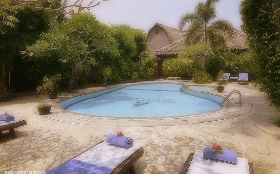 swiming pool di Anom Beach Hotel Bar & Restaurant