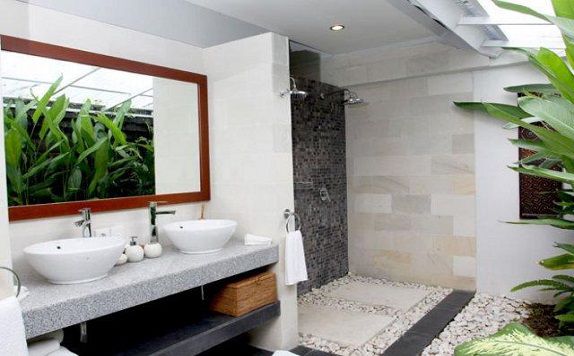 Bathroom di Anyar Estate