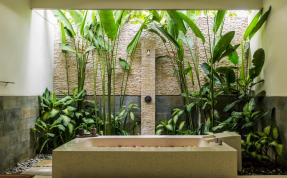 Bathroom di Aria Luxury Villas and Spa Bali