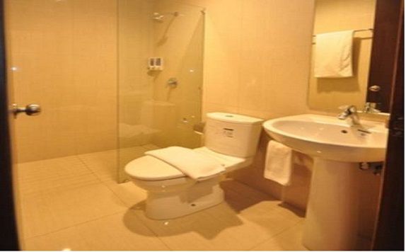 Bathroom di Arianz Hotel