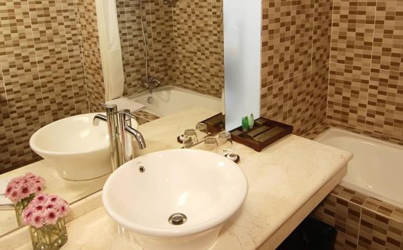 Bathroom di Arjuna Hotel Yogyakarta