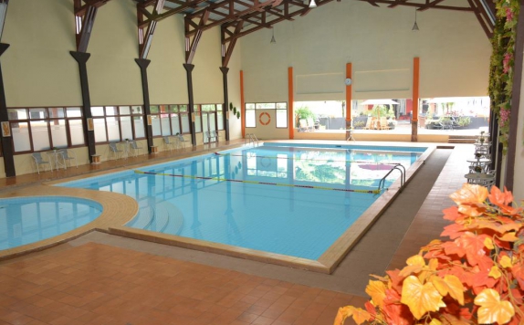 Swiming pool di ARRA Lembah Pinus Hotel