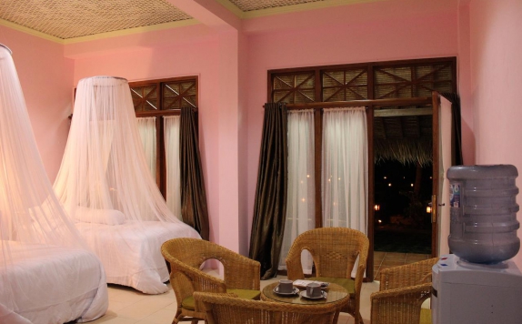 Guest room di Arys Lagoon Bungalow & Hotel