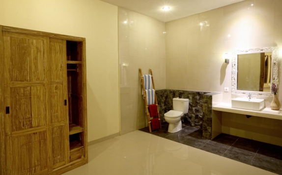 Bathroom di Asri Sari Villa Ubud