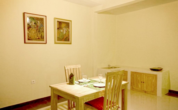 Ruang Makan di Asri Sari Villa Ubud