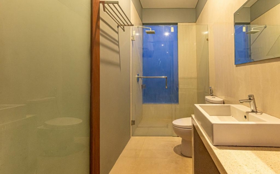 Tampilan Bathroom Hotel di Astamana Villa