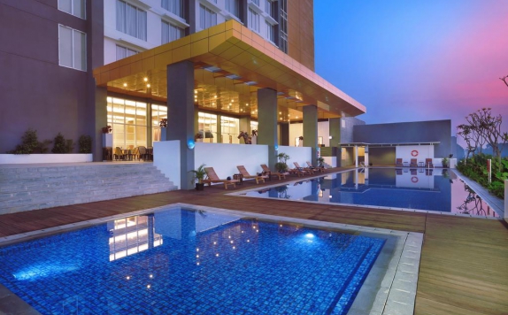 Swimming pool di Aston Banua Hotel & Convention Center Banjarmasin