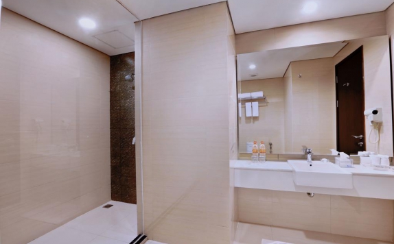 Bathroom di Aston Imperial Bekasi Hotel & Conference Center