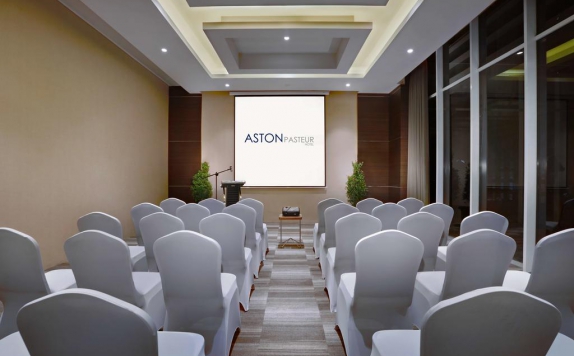 Meeting room di Aston Pasteur
