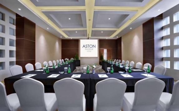 Meeting Room Hotel di Aston Pasteur