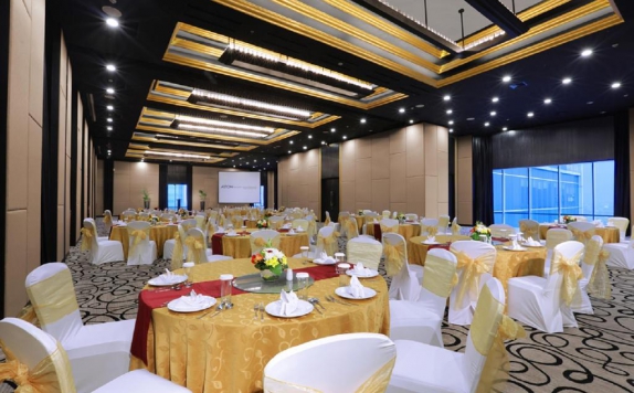 restaurant di Aston Priority Simatupang Hotel and Conference Center