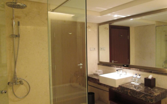 Bathroom di Aston Samarinda Hotel And Convention Center
