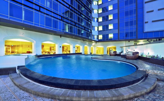 Swimming Pool di Aston Semarang Hotel and Convention Center
