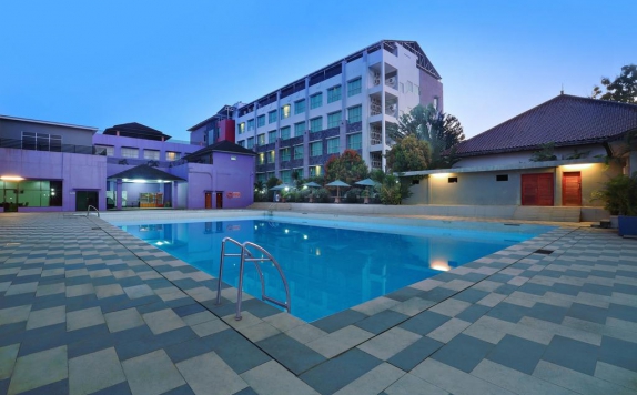 Swimming Pool di Aston Tanjung City Hotel