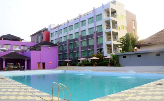 Swimming pool di Aston Tanjung City Hotel