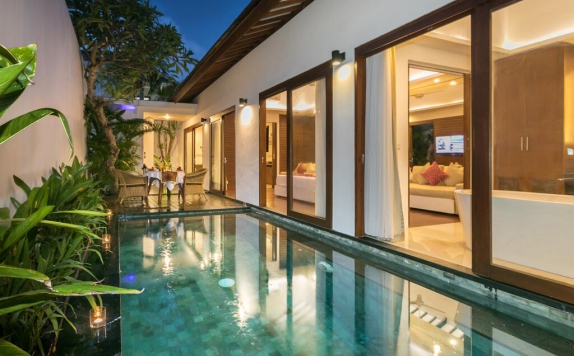 Swimming Pool di Asuri Bali Villas Kuta