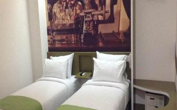 kamar tidur di ATA Hotel Kedoya