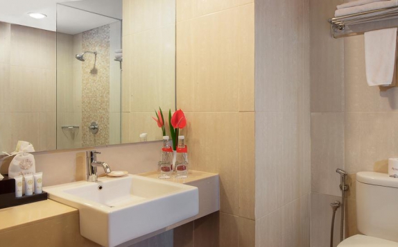 Bathroom di Atria Hotel and Conference Magelang