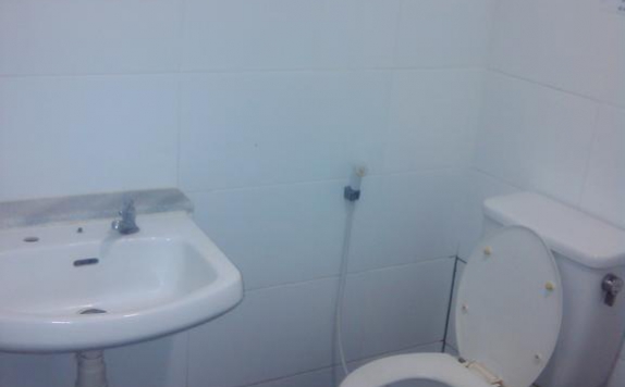Bathroom di Augusta Garut Hotel