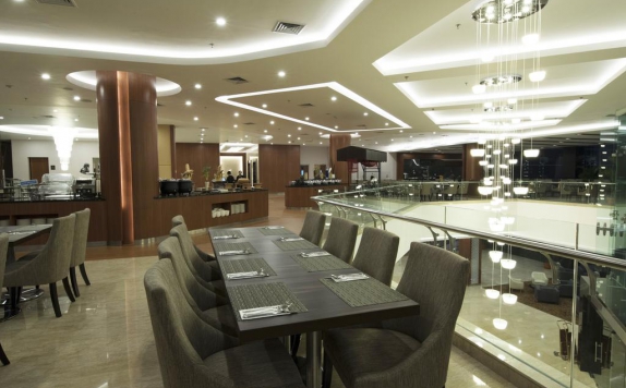 Restaurant di Avenzel Hotel and Convention