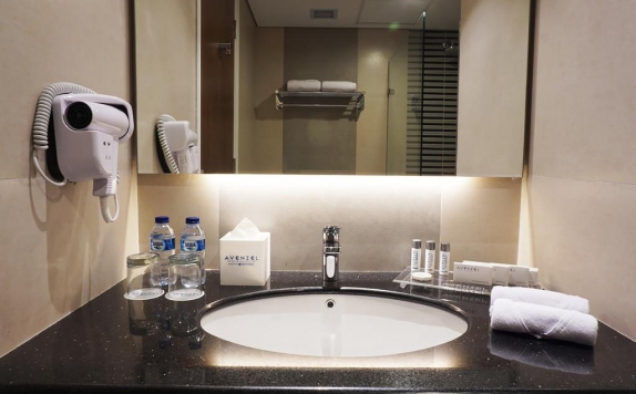 Restroom di Avenzel Hotel and Convention