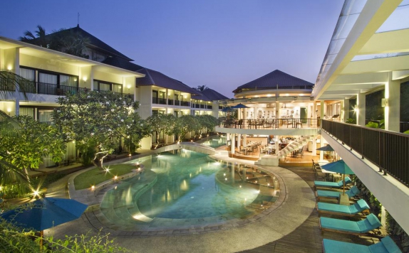 Swimming Pool di Away Bali Legian Camakila Resort