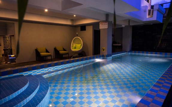Swimming Pool di Ayaartta Hotel