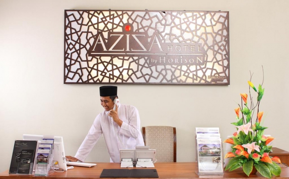 Receptionist di Aziza Hotel Solo